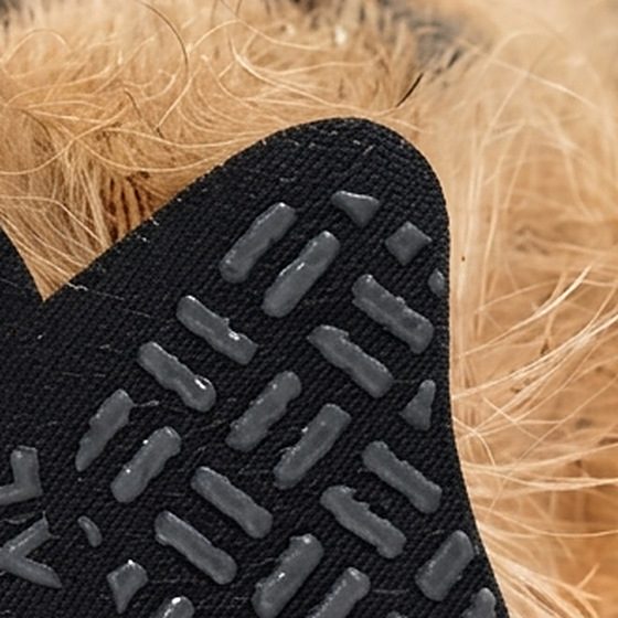 Raised silicone grip dashes